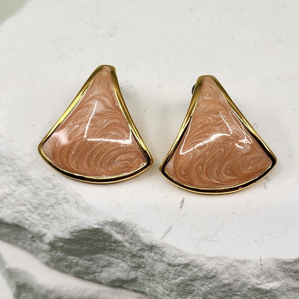 Napier Vintage Peach Swirl Enamel Gold Tone Triangle Clip On Earrings Retro